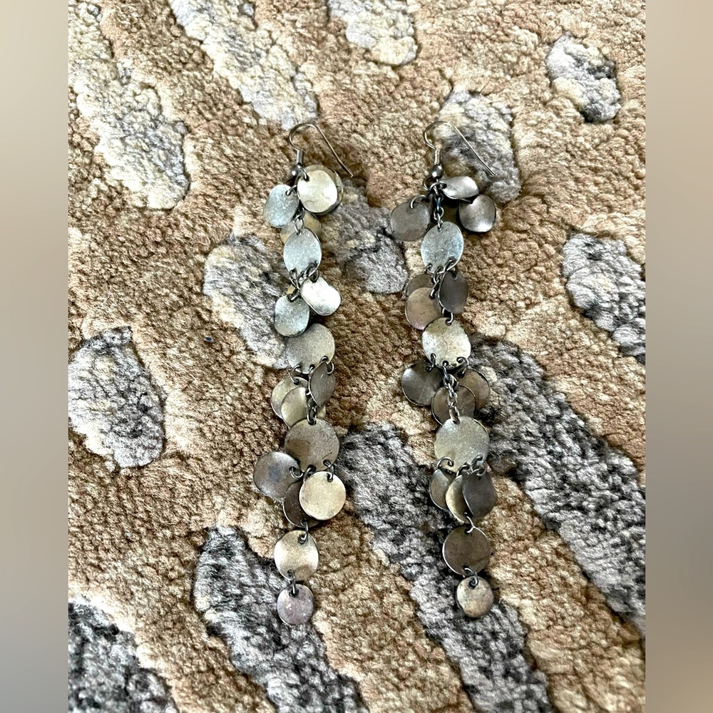 Gorgeous dangle earrings!!